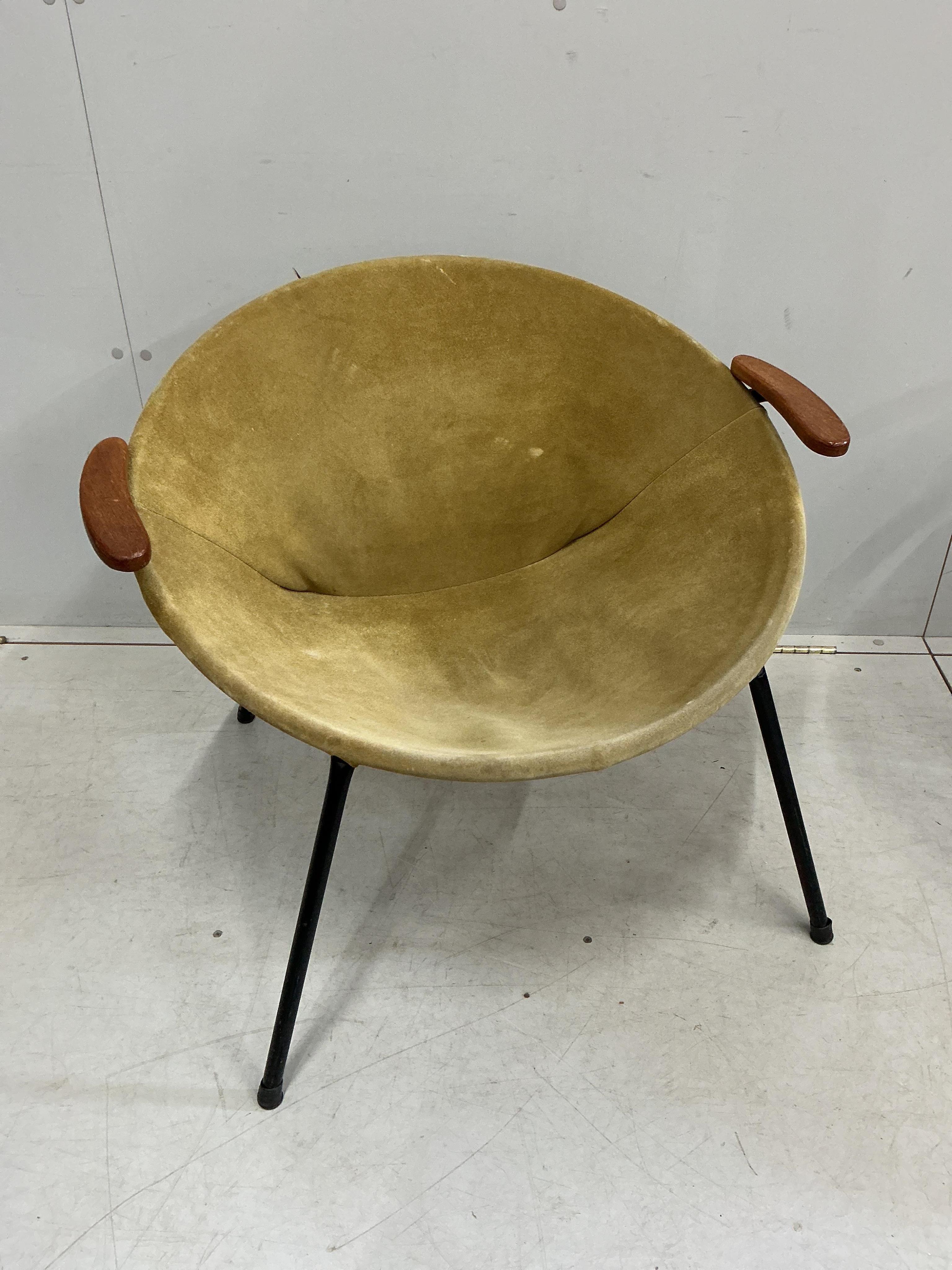 A pair of Hans Olsen balloon chairs, width 76cm, height 64cm